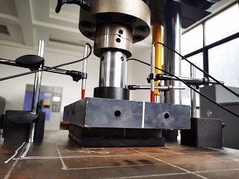 PWS-200型電液伺服軌下墊板疲勞試驗機